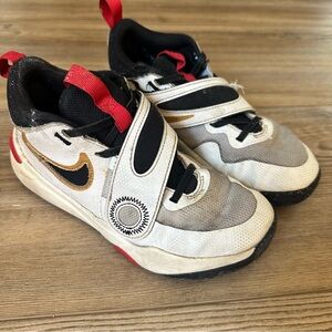 Nike Basketball Sneakers - Hustle D 11 - Size 2.5Y